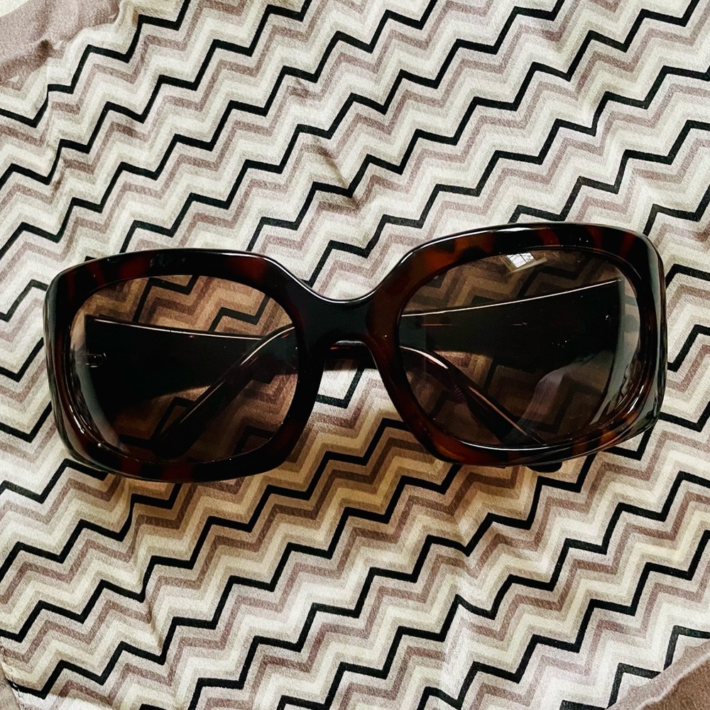 Vintage GUESS Rectangular Dark Sunglasses